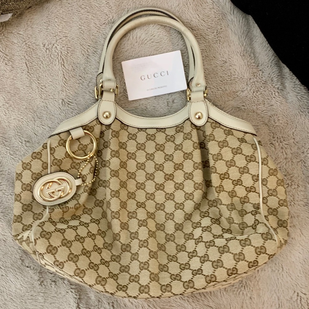 Gucci handbag excellent condition !